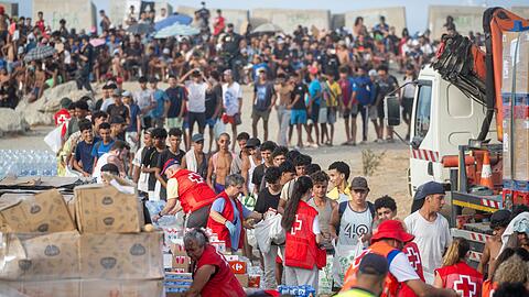 Die meisten Migranten kehrten bald freiwillig zur&uuml;ck, aber Tausende halten sich noch in Ceuta auf. (Archivbild)