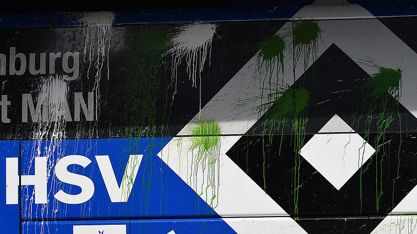 Der Bus der HSV-Mannschaft wurde angegriffen.