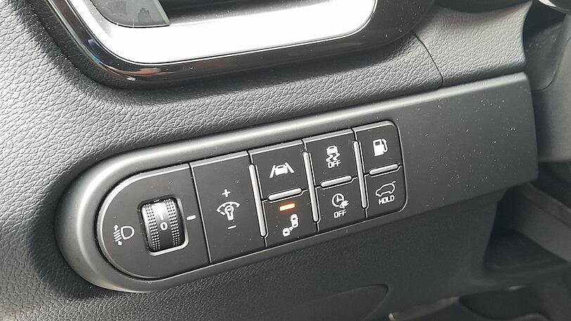 Wenn der Plug-in-Kia artgerecht bewegt wird, muss die Taste oben rechts nur sehr selten benutzt werden.