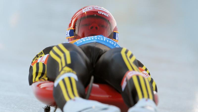 Felix Loch auf der Fahrt zum Sieg. Felix Loch auf der Fahrt zum Sieg.