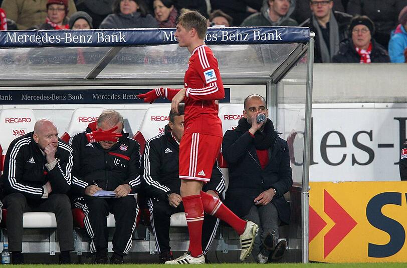 Not amused: Toni Kroos nach seiner Auswechslung beim Spiel des FC Bayern München beim VfB Stuttgart.