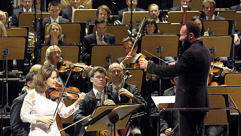 Patricia Kopatchinskaja, Kirill Petrenko und das Bayerische Staatsorchester im Nationaltheater.