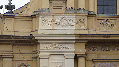 Probeanstrich an der Theatinerkirche: So könnte die neue Fassaden-Farbe aussehen. Probeanstrich an der Theatinerkirche: So könnte die neue Fassaden-Farbe aussehen.
