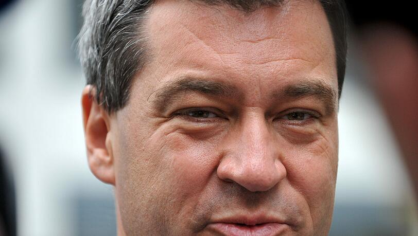 Bayerns Finanzminister Söder fordert ein NPD-Verbot. In Nürnberg gedachte er heute der Opfer von rechtsextremer Gewalt.