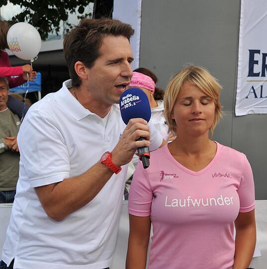 Rosa Frauenpower im Olympiapark: Die Bilder vom Women's Run 2012.