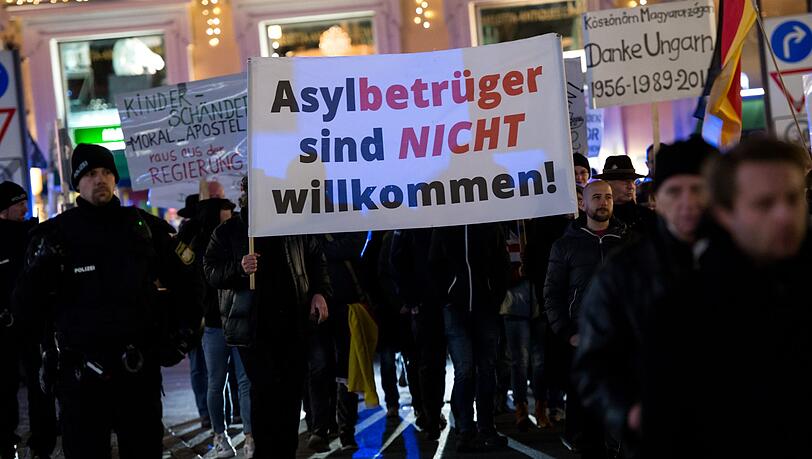 Anhänger der islamkritischen Bewegung Bagida (Bayern gegen die Islamisierung des Abendlandes) bei einer Demonstration 2016 in München. (Archivbild) Anhänger der islamkritischen Bewegung Bagida (Bayern gegen die Islamisierung des Abendlandes) bei einer Demonstration 2016 in München. (Archivbild)