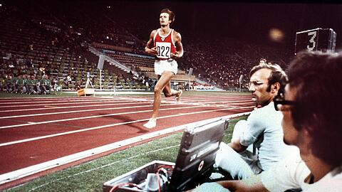 Sanitäter in ihrer weißen Uniform bei den Olympischen Spielen 1972. Hermann Benker war an der Regattastrecke eingesetzt.