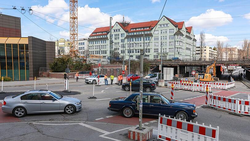Die Unterführung in der Lindwurmstraße ist bis Mitte Dezember komplett für den Verkehr gesperrt. (Archivbild)