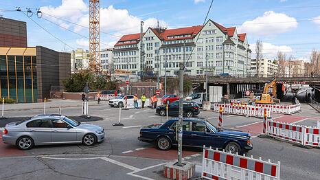 Die Unterführung in der Lindwurmstraße ist bis Mitte Dezember komplett für den Verkehr gesperrt. (Archivbild)