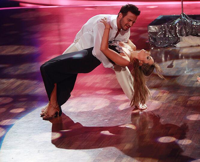 Gemeinsam mit Tanzpartner Stefano Terrazzino brachte die Ex-Monrose-Interpretin die wildesten Verrenkungen aufs Parkett.