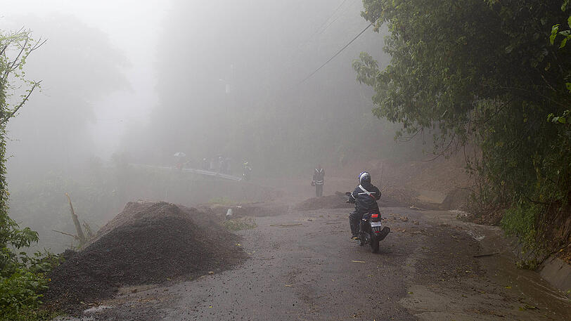 Eine Straße in Alajuelita, am Stadtrand von San Jose/Costa Rica: Der tropische Sturm "Nate" bildete sich vor der Küste von Nicaragua und hat in Mittelamerika mindestens 17 Menschen in den Tod gezogen.