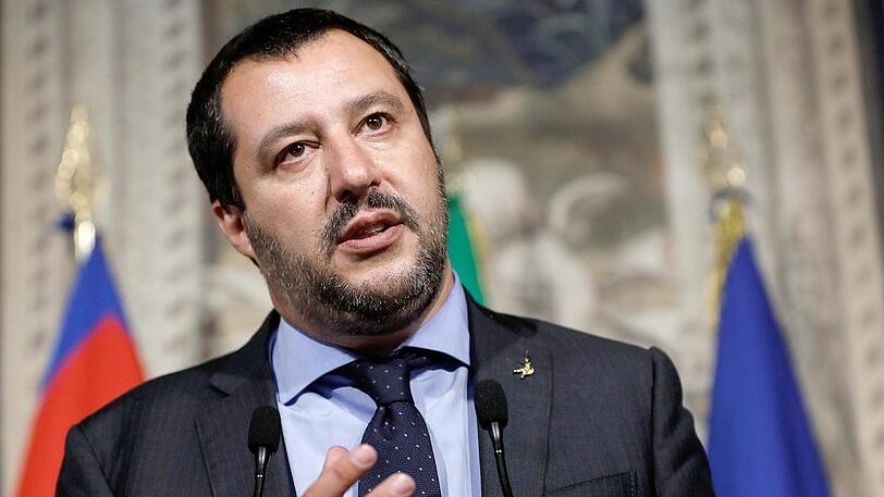 Matteo Salvini, Vorsitzender der Lega-Partei, spricht nach einem Treffen mit Italiens Präsident Mattarella zu Journalisten.