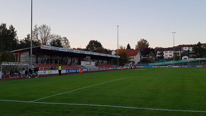 Die Löwen zu Gast: die SMR-Arena in Buchbach.