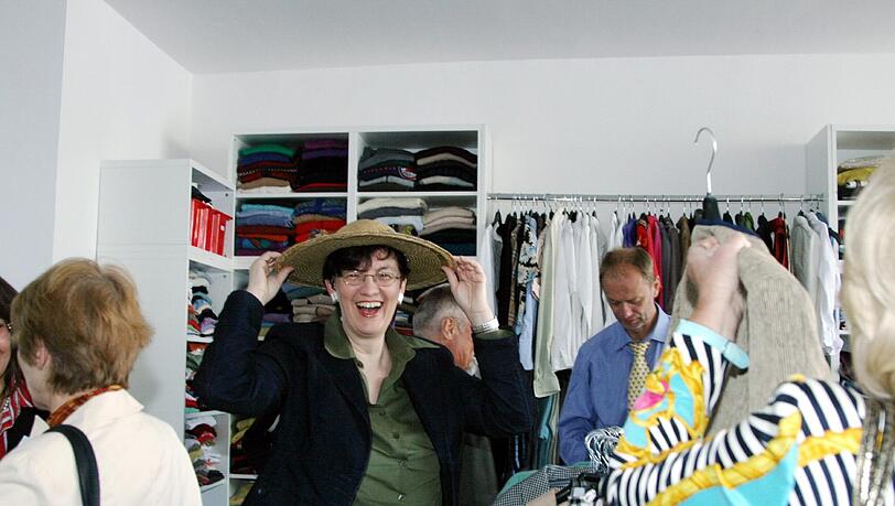 Bürgermeisterin mit Hut: Christine Strobl in der „Schickeria“ im Hasenbergl. Bürgermeisterin mit Hut: Christine Strobl in der „Schickeria“ im Hasenbergl.