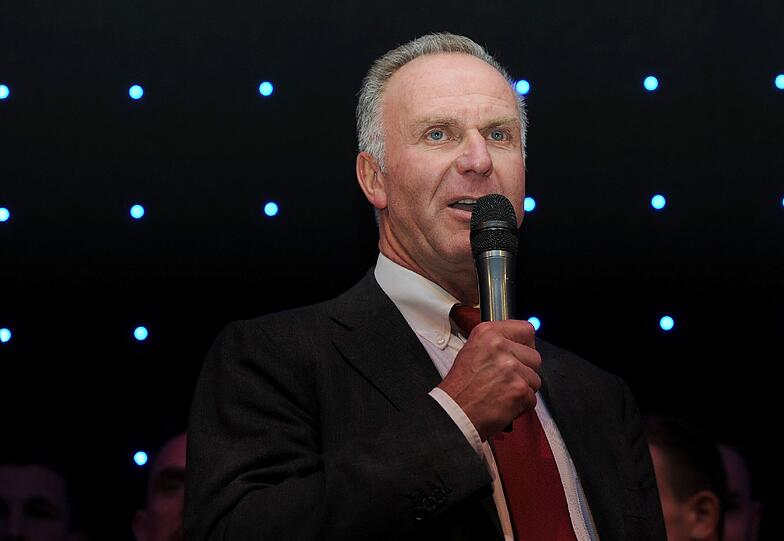 &bdquo;Jupp Heynckes hat den einzigen Fehler der Saison gemacht: Er hatte nur einen Anzug dabei.&ldquo;

Vorstandschef Karl-Heinz Rummenigge über die Auswirkungen der Bierduschen für den Bayern-Coach nach dem Pokalsieg am 1. Juni, dem 3:2 gegen Stuttgart.