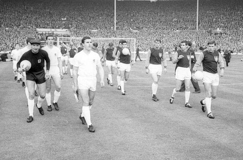 19.05.65: Die Löwen stehen im Finale des Europapokals der Pokalsieger gegen West Ham United in Wembley. Der TSV verliert mit 0:2.
