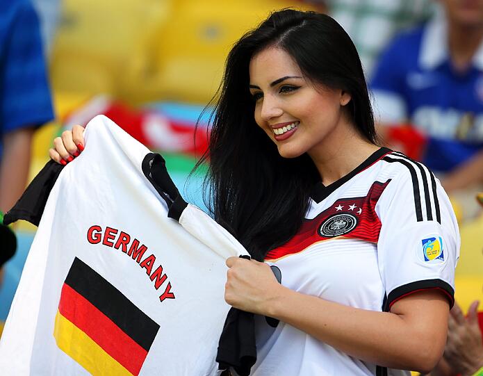 So sexy zeigen sich die Fans bei der WM: Die Bilder von 2014...