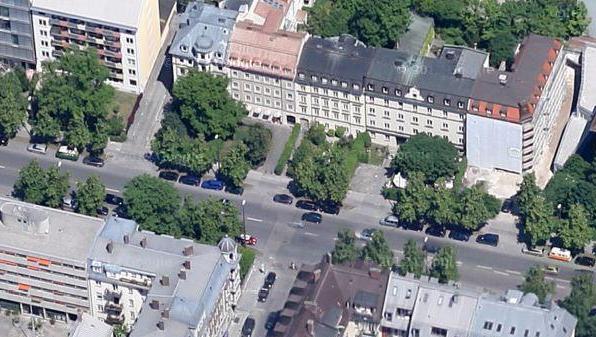 Treffpunkt ist an der Kreuzung Elvira-/Nymphenburgerstraße. Treffpunkt ist an der Kreuzung Elvira-/Nymphenburgerstraße.