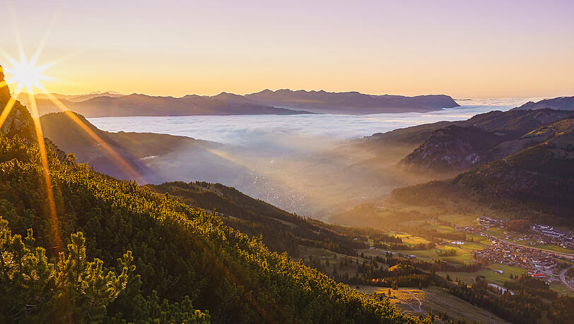 Gäste im Sonnenhof wandern im Tannheimer Tal, das 2019 als schönstes Wandergebiet Österreichs ausgezeichnet wurde. Gäste im Sonnenhof wandern im Tannheimer Tal, das 2019 als schönstes Wandergebiet Österreichs ausgezeichnet wurde.