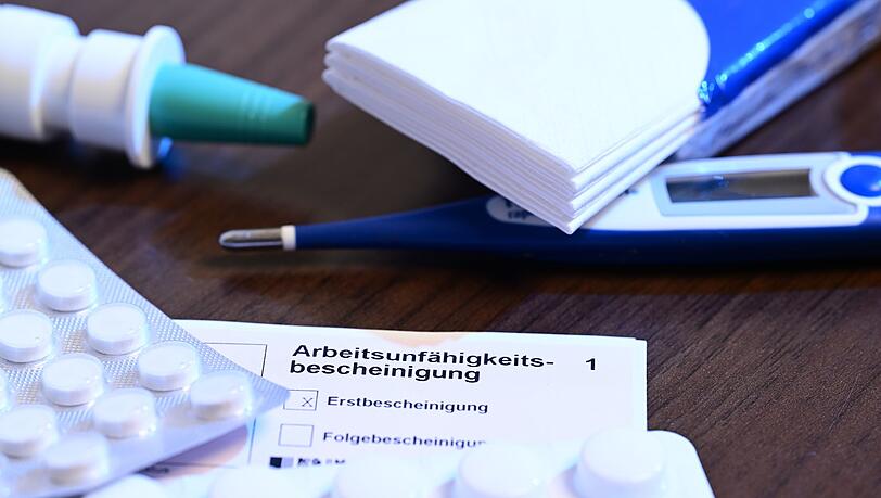 Nach einer DAK-Auswertung sank der Krankenstand im ersten Halbjahr leicht. (Archivbild) Nach einer DAK-Auswertung sank der Krankenstand im ersten Halbjahr leicht. (Archivbild)