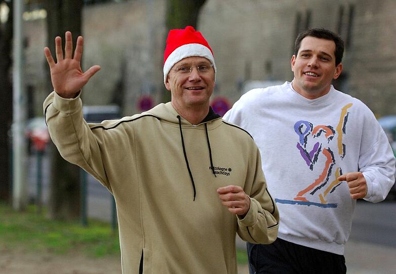 Guido Westerwelle und sein Lebensgefaehrte Michael Mronz 2005 beim "NikoLauf" in Bonn.