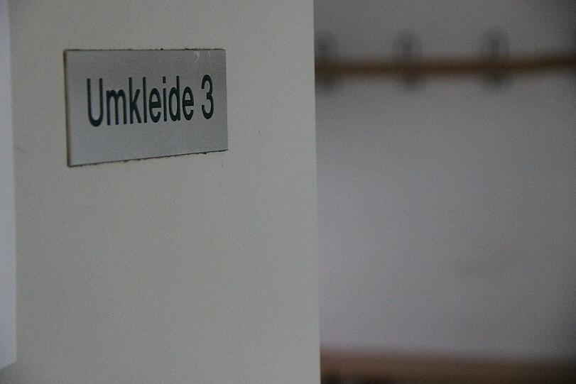 Ausnahmezustand vor Guardiolas erstem Spiel in Weiden: Die AZ war schon da und zeigt in der Bilderstrecke, was die Bayern dort erwartet.
