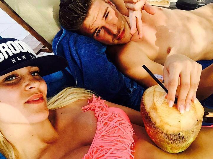 Pärchenurlaub: Sabrina Rosopulo mit Kicker Giuseppe Leo