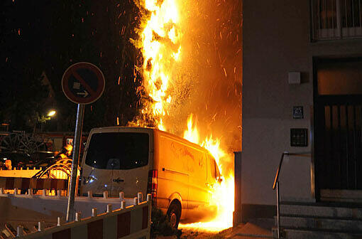 In der Nacht zum Samstag ist in Giesing ein Mercedes-Sprinter ausgebrannt.