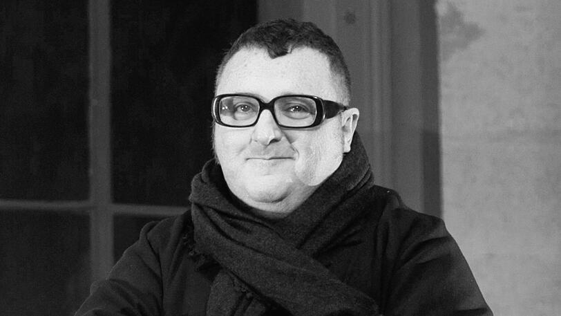 Alber Elbaz, israelische Modeschöpfer, ist am 24. April gestorben. Er wurde 59 Jahre alt. Die Todesursache ist nicht bekannt.
