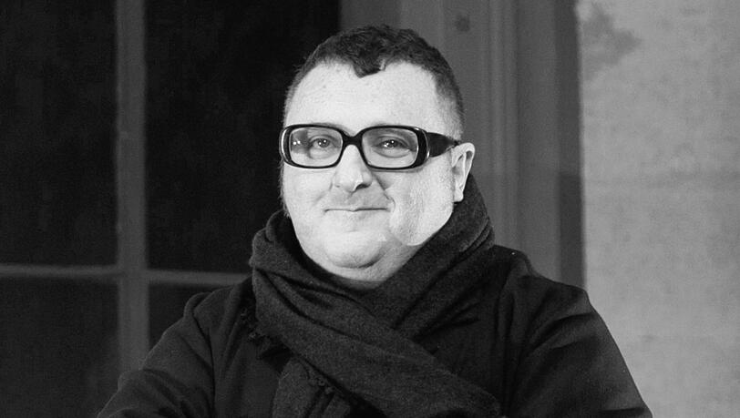 Alber Elbaz, israelische Modeschöpfer, ist am 24. April gestorben. Er wurde 59 Jahre alt. Die Todesursache ist nicht bekannt.