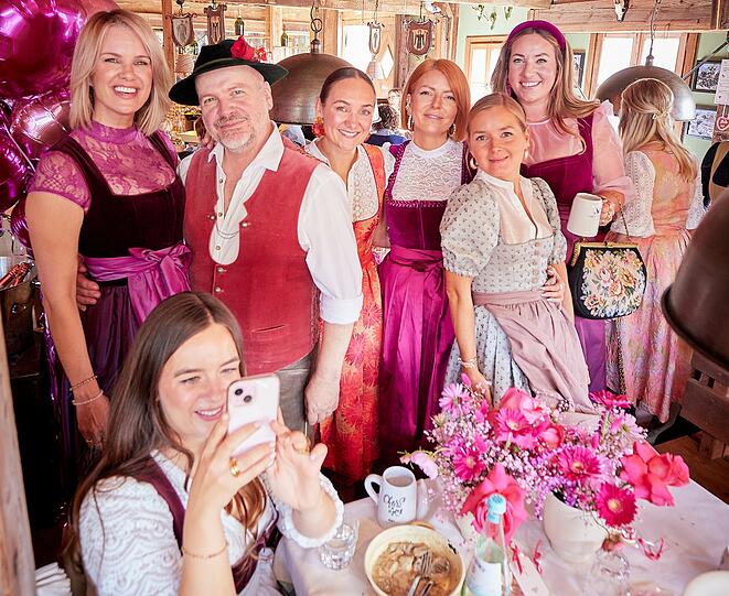 Pinkes Feiern auf dem Oktoberfest: Matell hat zur Barbie-Wiesn geladen...