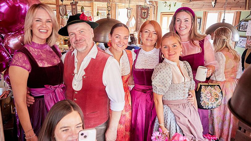 Pinkes Feiern auf dem Oktoberfest: Matell hat zur Barbie-Wiesn geladen... Pinkes Feiern auf dem Oktoberfest: Matell hat zur Barbie-Wiesn geladen...