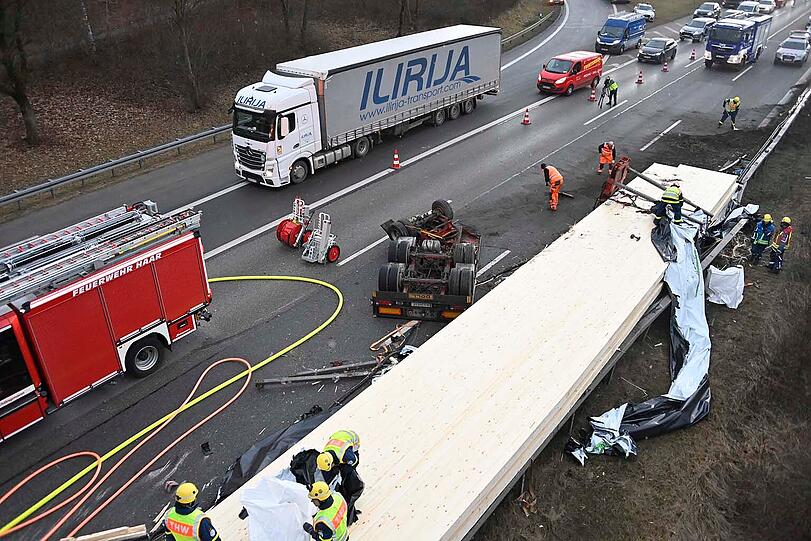 Die Richtungsfahrbahn Nürnberg war vorübergehend komplett gesperrt.