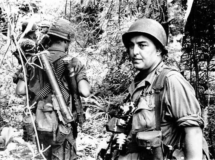 Horst Faas mit Soldaten im Einsatz in Südvietnam.