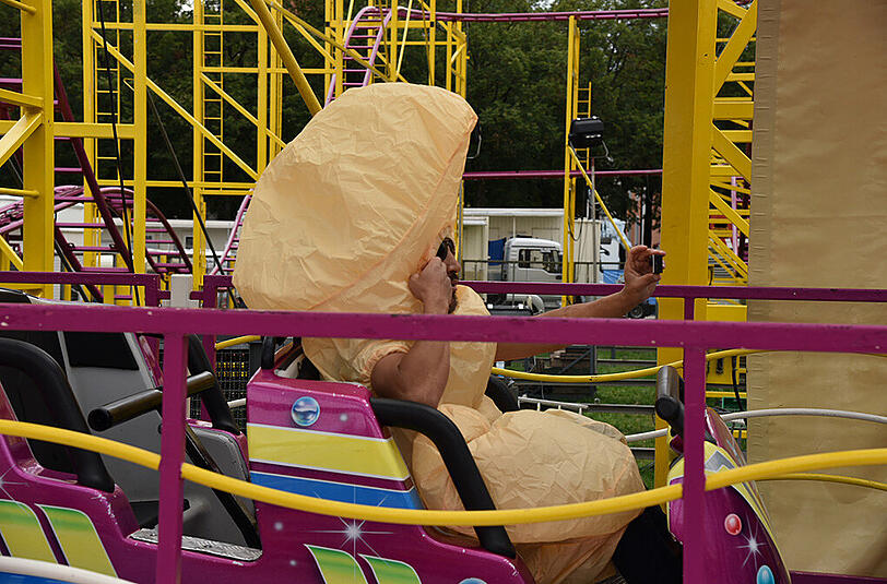 Die Bilder vom "Wilde Maus"-fahrenden Aufblas-Penis.