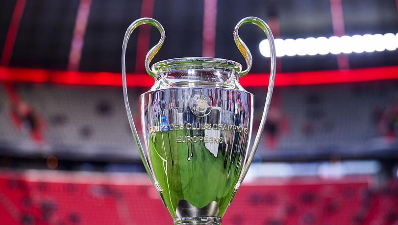 Der Champions-League-Pokal in der Münchner Allianz Arena.