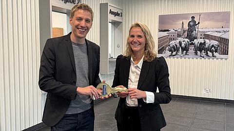 Bürgermeister Dominik Krause und KVR-Chefin Hanna Sammüller (beides Grüne) haben diese Woche ein neues Bürgerbüro am Scheidplatz eröffnet.
