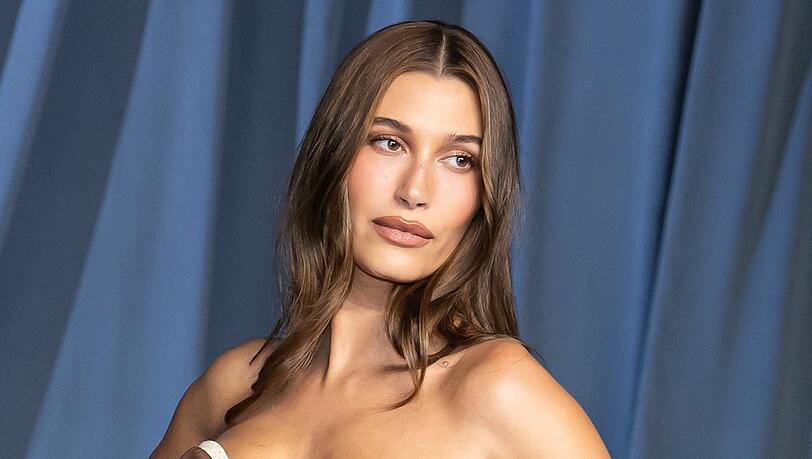 Hailey Bieber achtet strikt auf ihre Hauptpflege. Hailey Bieber achtet strikt auf ihre Hauptpflege.