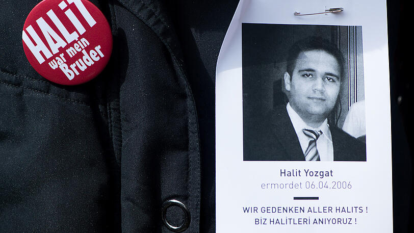 Halit Yozgat wurde in seinem Internetcafé ermordet. Der anwesende Verfassungschützer muss das mitbekommen haben, so die Studie.
