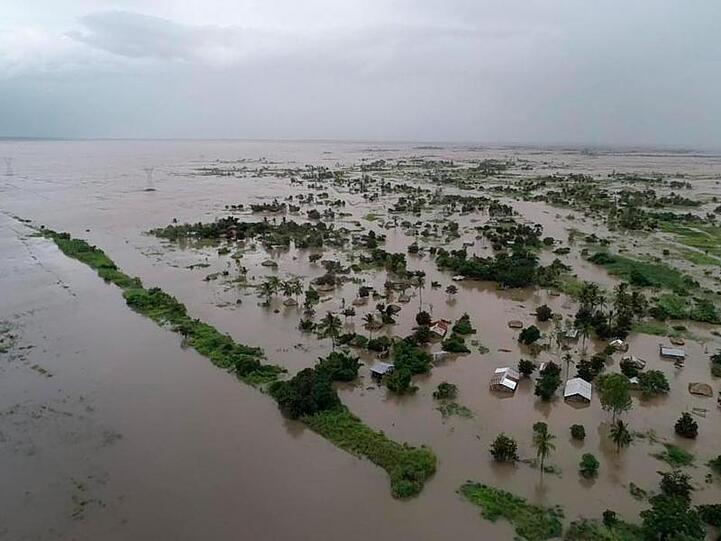 Am 15. März hatte der Zyklon Mosambik, Malawi und Simbabwe verwüstet und mit schweren Regenfällen weite Landstriche unter Wasser gesetzt. Foto. Str/WORLD FOOD PROGRAMME/AP