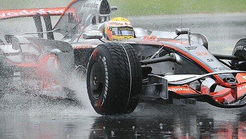 Tanz auf der Klinge: Lewis Hamilton im Regen von Monza Tanz auf der Klinge: Lewis Hamilton im Regen von Monza