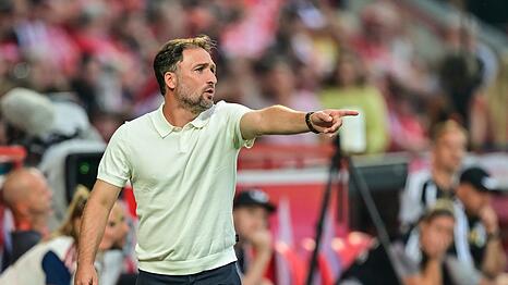 Probleme im Pokal: Trainer Jos&eacute; Barcala und die Bayern-Frauen. (Archivbild)