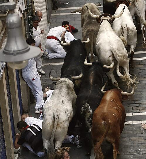 Stierhatz brutal: Aktuelle Bilder aus Pamplona.