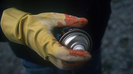 Unbekannte spr&uuml;hten in der Nacht auf Heiligabend in Schwabing und der Maxvorstadt Graffiti mit Fu&szlig;ballbezug (Symbolbild).