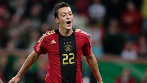 JUbelt nach seinem Tor gegen Südafrika: Mesut Özil. JUbelt nach seinem Tor gegen Südafrika: Mesut Özil.