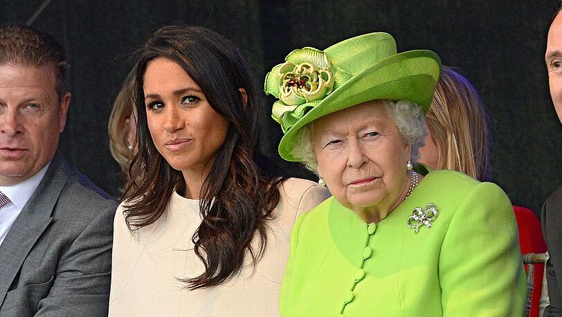 Herzogin Meghan und Königin Elizabeth II. bei der Einweihung der neuen Brücke Mersey Gateway im Juni 2018. Herzogin Meghan und Königin Elizabeth II. bei der Einweihung der neuen Brücke Mersey Gateway im Juni 2018.
