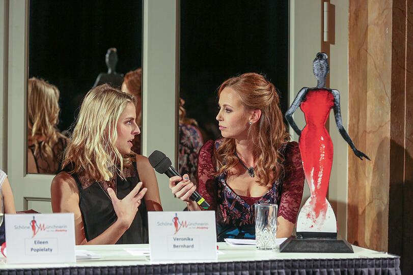 Jurorin Veronika Bernhard im Gespräch mit Lisa Heckl.