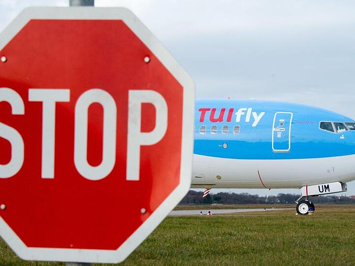 Tuifly will künftig auf etwa die Hälfte ihrer Jets verzichten und mindestens drei Basen dichtmachen. Hunderte weitere Stellen im Tui-Konzern könnten dabei abgebaut werden.