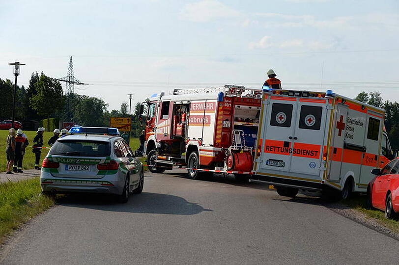 Unfall mit Folgen: Ein 18-Jähriger kam mit seinem Auto von der Straße ab und überschlug sich mehrere Male.