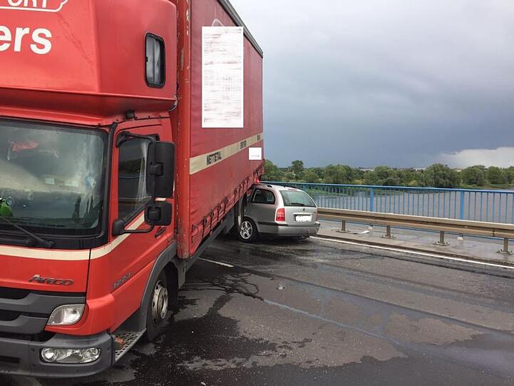 Schwerer Verkehrsunfall auf der Elbbrücke in Sachsen-Anhalt